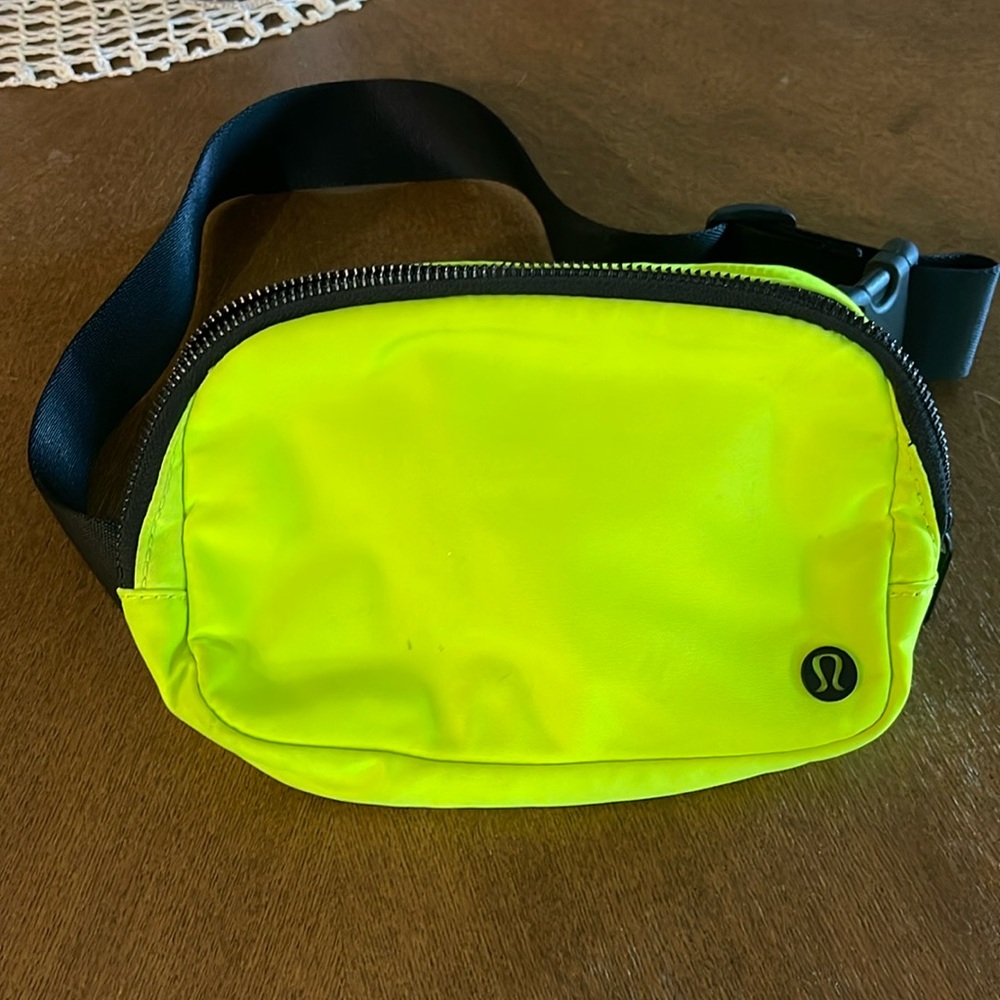 Lululemon everywhere belt bag highlighter yellow